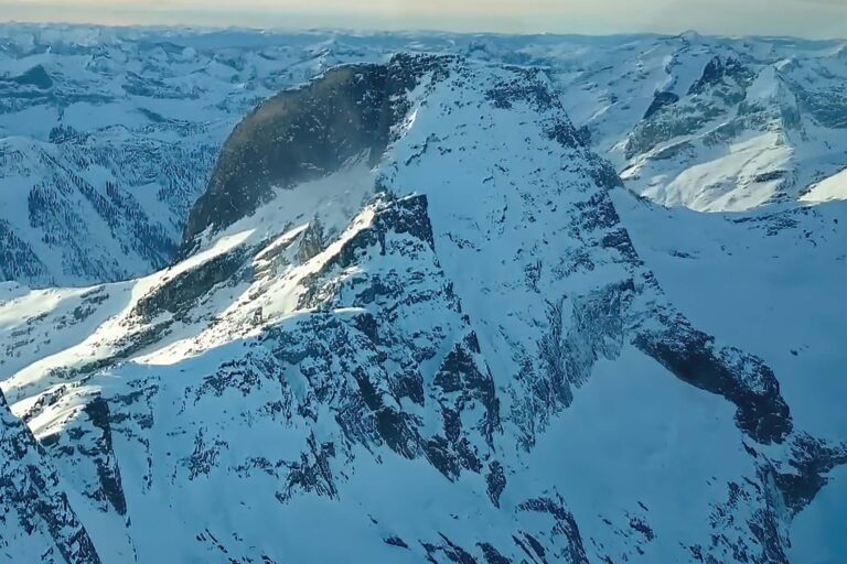 Flight Around Mt. Gimli